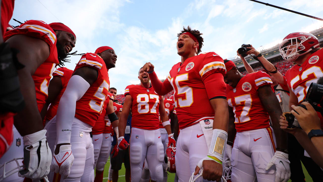 Kansas City Chiefs defensive tackle Derrick Nnadi (91) is seen on the  sideline during an NFL