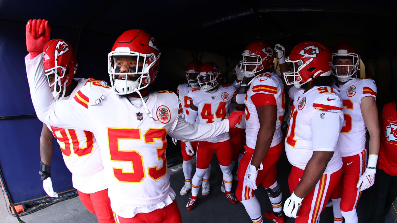 Photos: Warmups & Pregame from Week 18 | Chiefs vs. Broncos