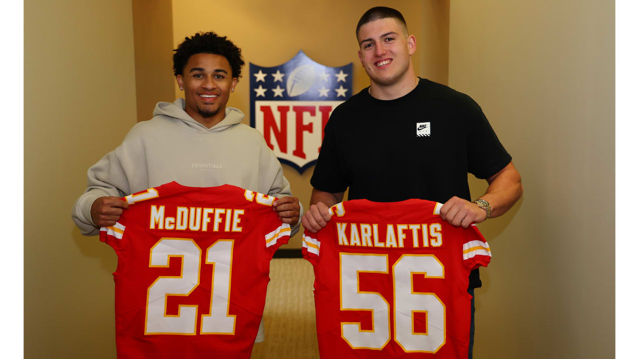 Ảnh: Trent McDuffie và George Karlaftis đến Kansas City