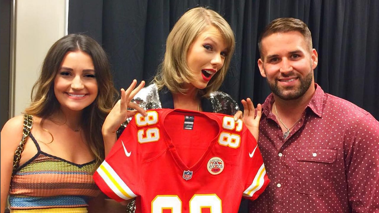 Quarterback Chase Daniel gave Taylor Swift a Chiefs Jersey Tuesday Night