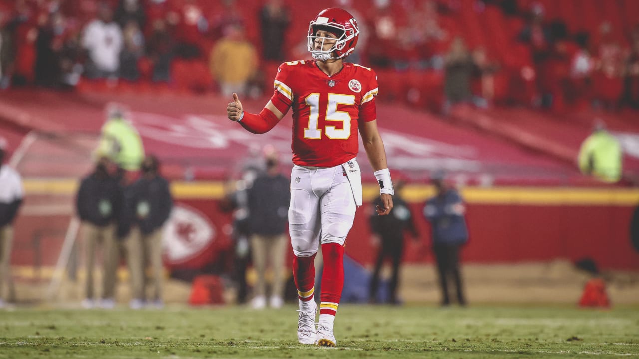 Patrick Mahomes Maneuvers the Pocket on Magical 26-Yard Scramble into FG  Range