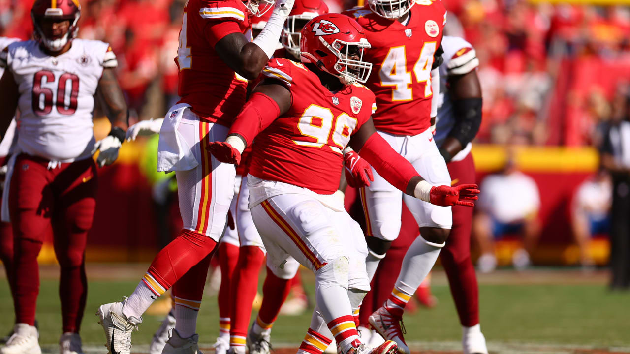 Kansas City Chiefs defensive tackle Khalen Saunders (99) comes onto the  field during an NFL football