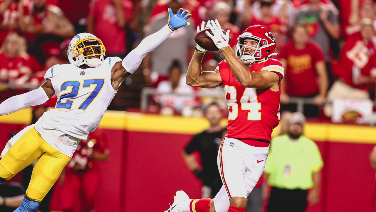 Patrick Mahomes, Chiefs' big day highlighted by Justin Watson and good pass  protection - Arrowhead Pride