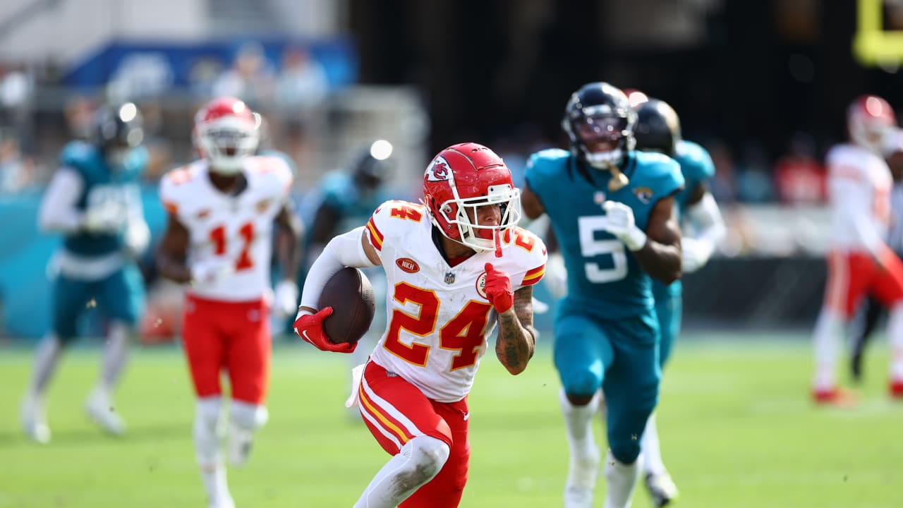 Kansas City Chiefs' Skyy Moore (24) flexes before their NFL football game  against the Arizona Cardinals