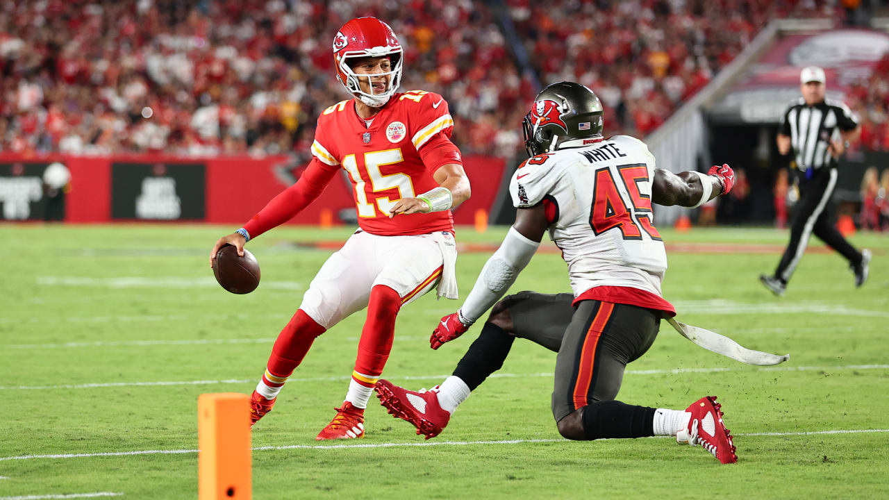 Mahomes throws for 3 TDs, Chiefs overwhelm Buccaneers 41-31 – KGET 17