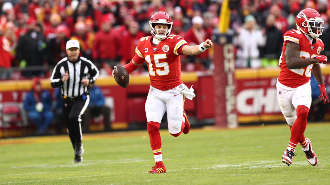Patrick Mahomes Shows off Speed on 21-yard Scramble Down the Sideline