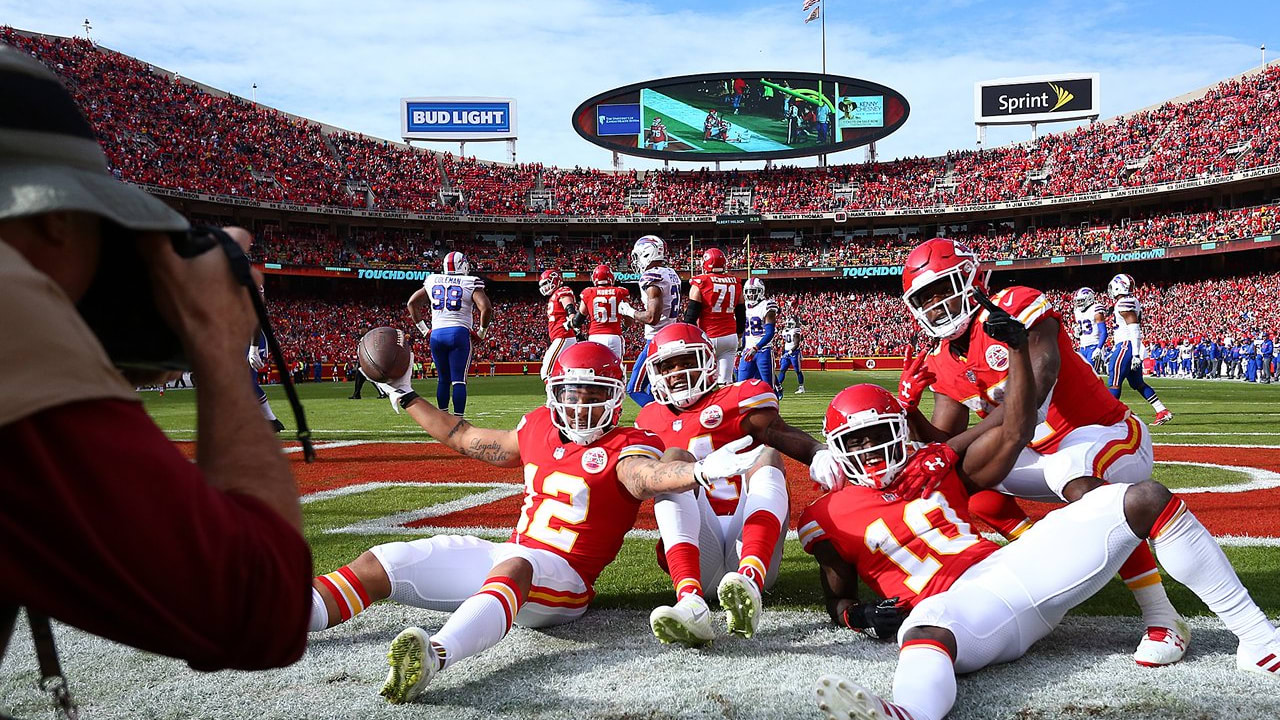 Photo Gallery: Chiefs vs. Bills Game Action