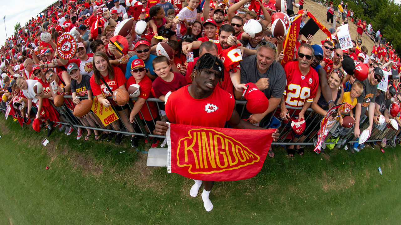 Kansas City Chiefs Kickoff Red Friday With Fan Meet & Greet