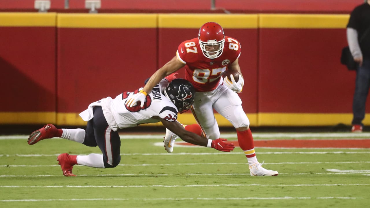 Travis Kelce Puts Defender in Spin Cycle, Uses StiffArm to put Chiefs in Field Goal Range