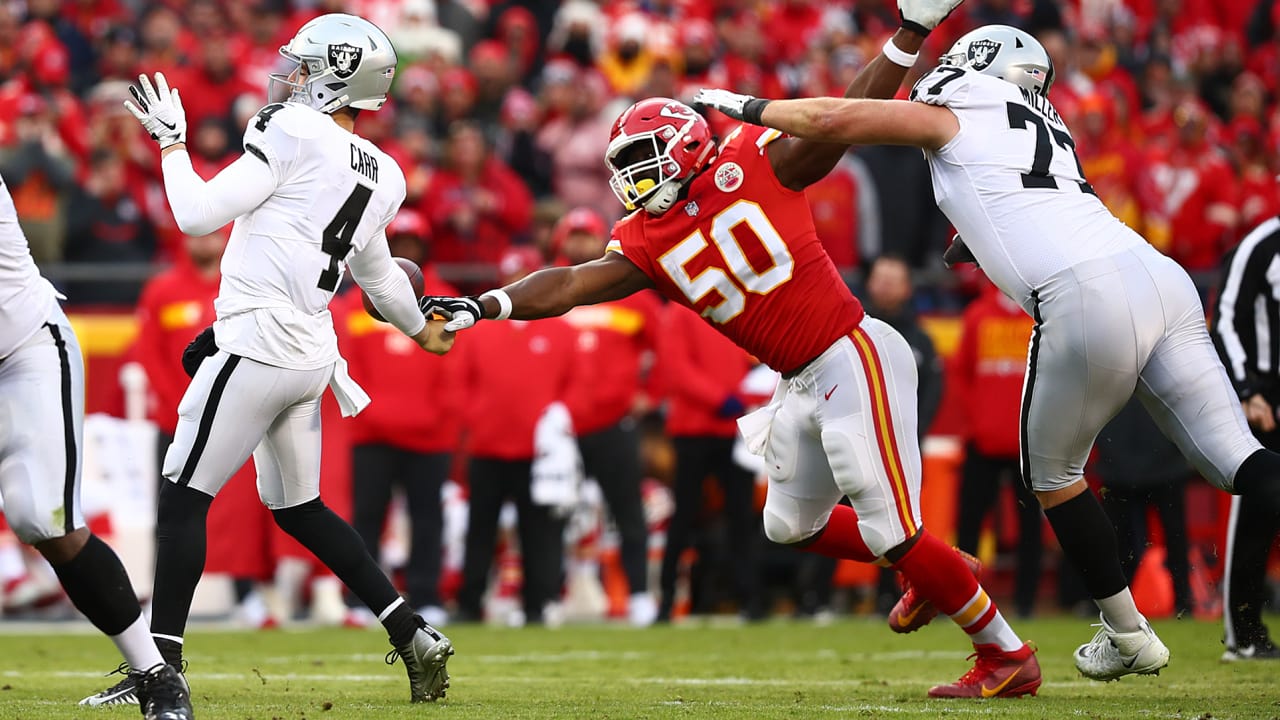 Justin Houston Bullrushes Way to Derek Carr Strip-Sack