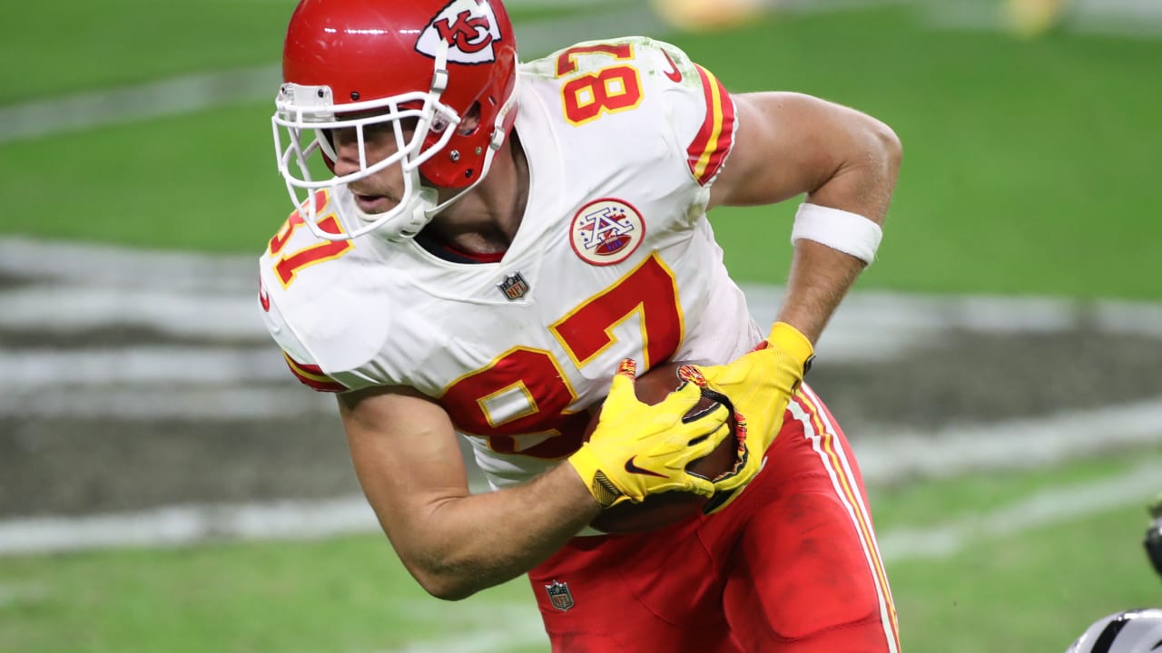 Travis Kelce Sneaks Past Damon Arnette on 19-Yard Play