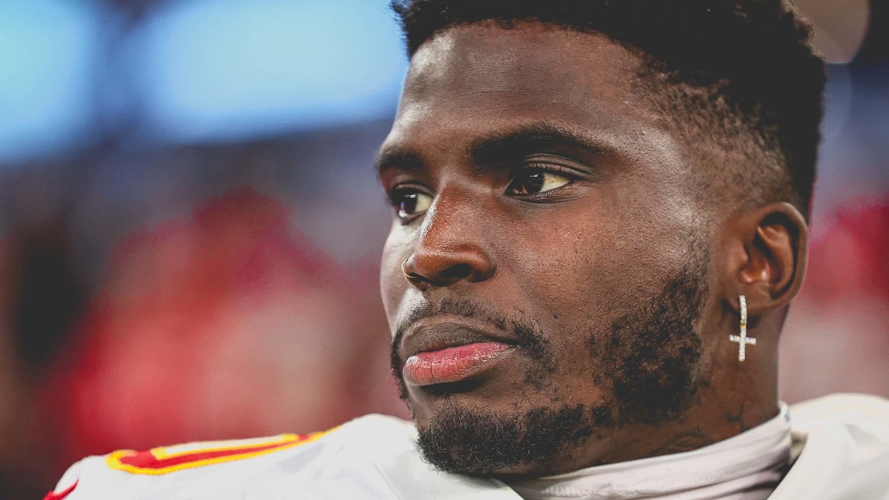Kansas City Chiefs receiver Tyreek Hill traded to Miami Dolphins for five  draft picks