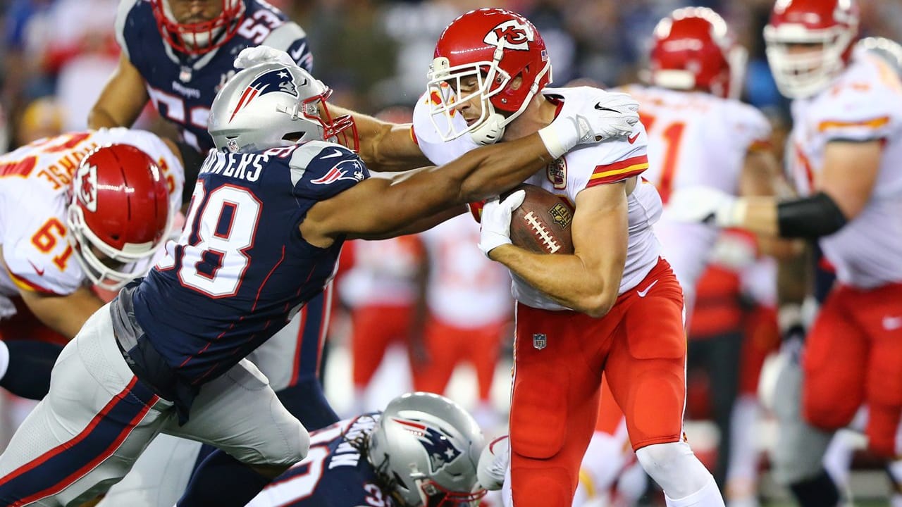 Photo Gallery: Chiefs vs. Patriots Game Action