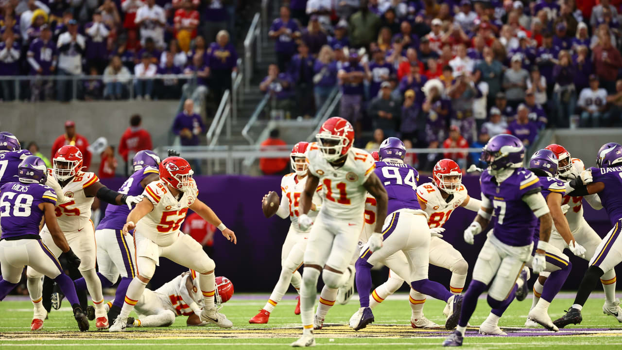 Isiah Pacheco Pops for 158 Total Yards, Chiefs Edge Jets 23-20 - Chiefs  Digest