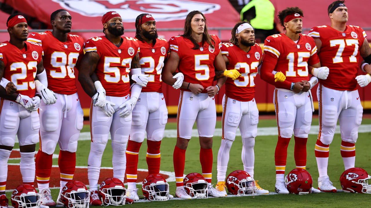 Kansas City Chiefs and Houston Texans Players Come Together for Moment of Unity before Kickoff