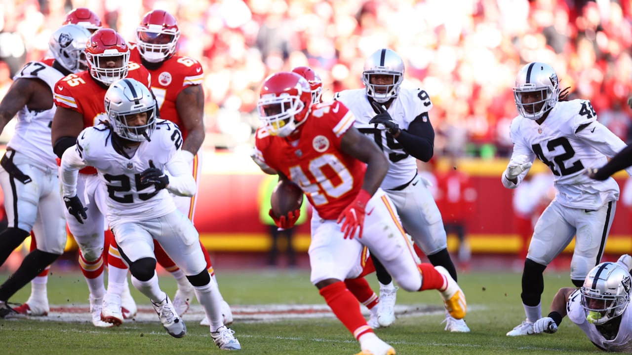 Kansas City Chiefs running back Derrick Gore catches a ball during NFL  football practice Thursday, June 3, 2021, in Kansas City, Mo. (AP  Photo/Charlie Riedel Stock Photo - Alamy