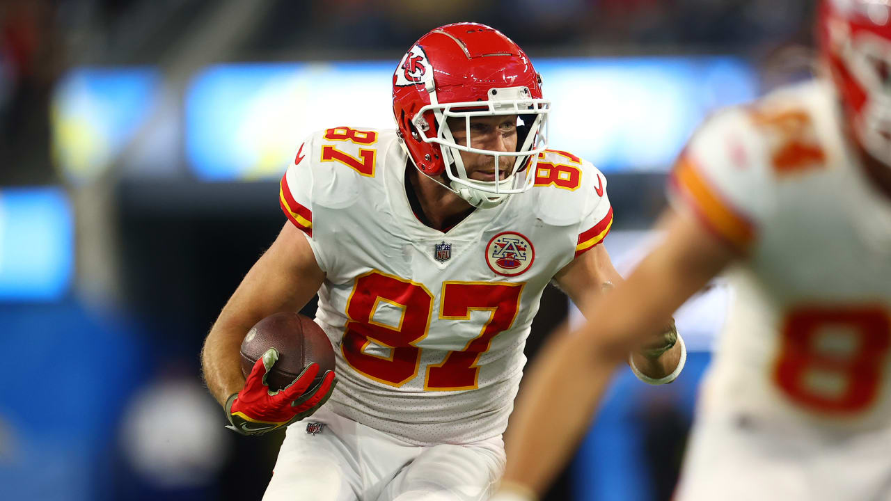 NFL Week 11: Patrick Mahomes and Travis Kelce combine for three touchdowns  as Kansas City Chiefs beat Los Angeles Chargers, NFL News