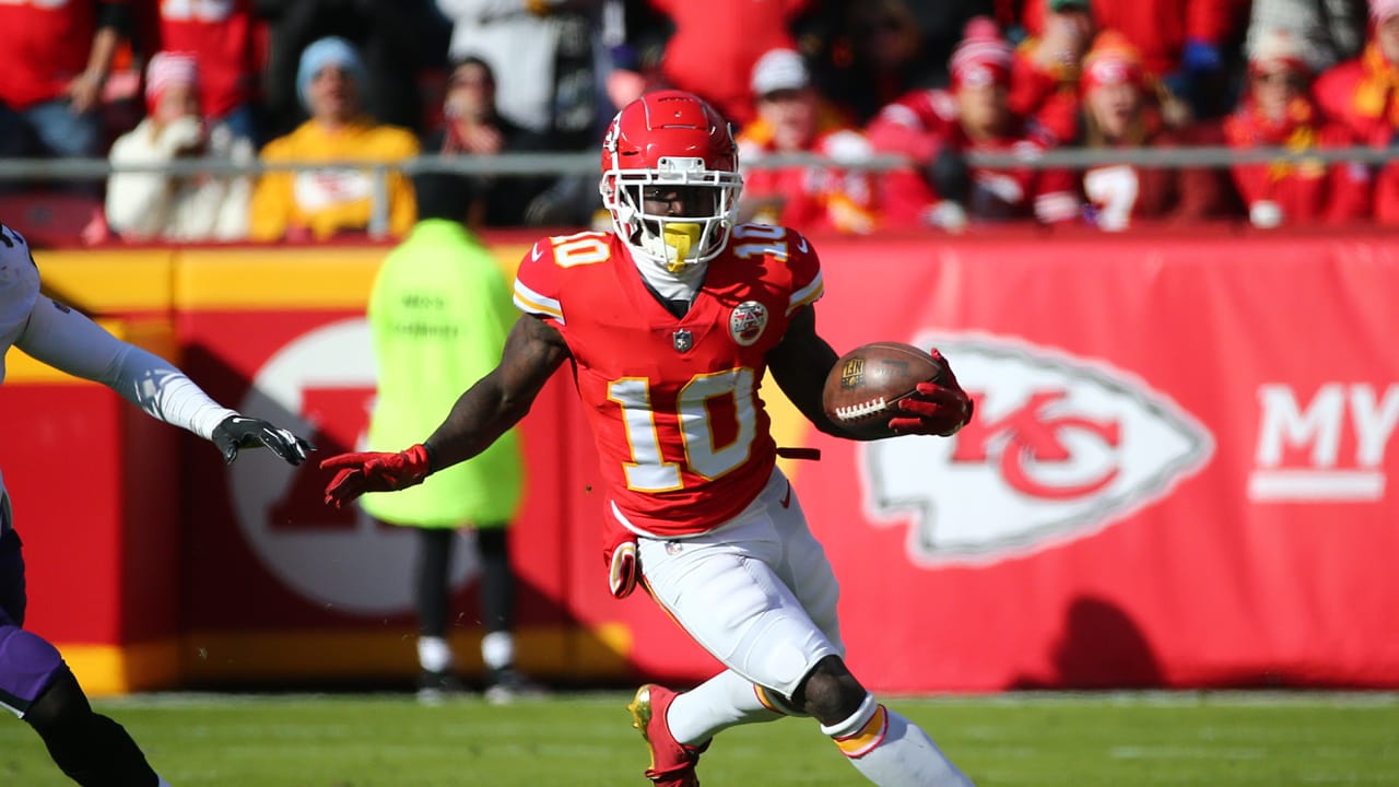 TYREEK HILL INTERVIEWS RAY LEWIS ON THE MINI MIC AT 2023 PRO BOWL PRACTICE