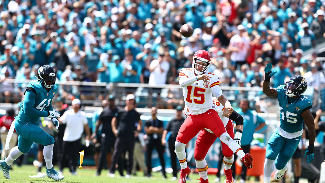 Patrick Mahomes' Best Plays in 2TD Game Chiefs vs. Jaguars