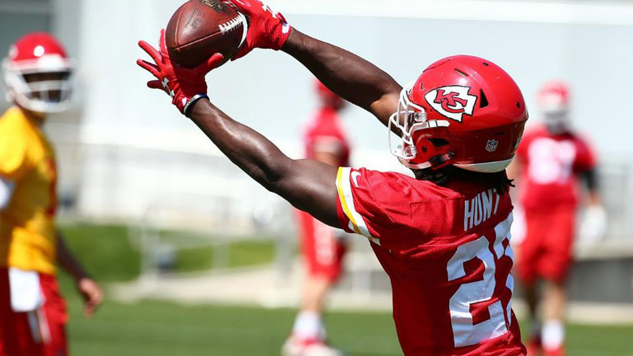 Chiefs rookie RB Hunt is NFL's top graded running back, PFF News &  Analysis