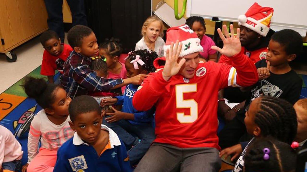 Chiefs Spread Holiday Cheer at Operation Breakthrough