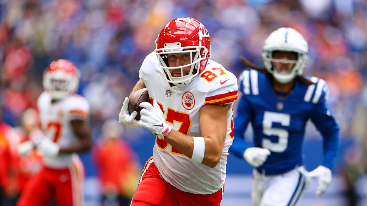 Patrick Mahomes' 29-yard Loft to Travis Kelce Nearly goes for Touchdown