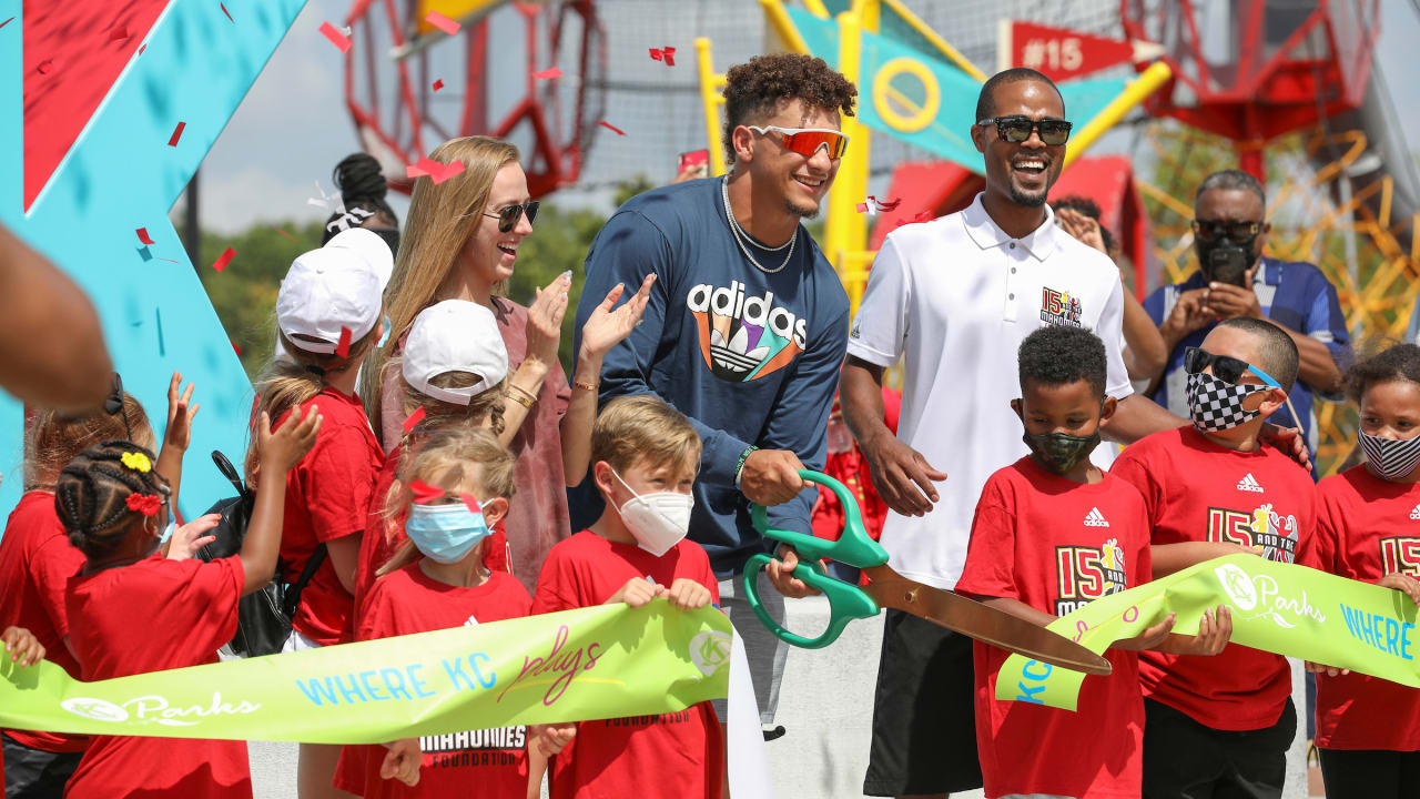 Patrick Mahomes Prioritizes Family Time at the Workplace, Proving