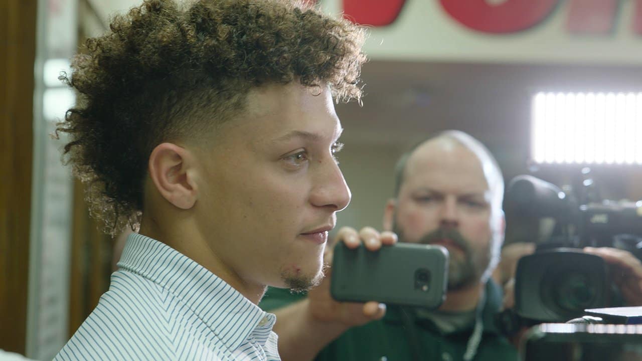 hairstyle patrick mahomes hair