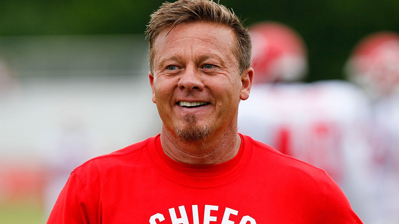 Chiefs Equipment Manager Allen Wright Wins Safety Award