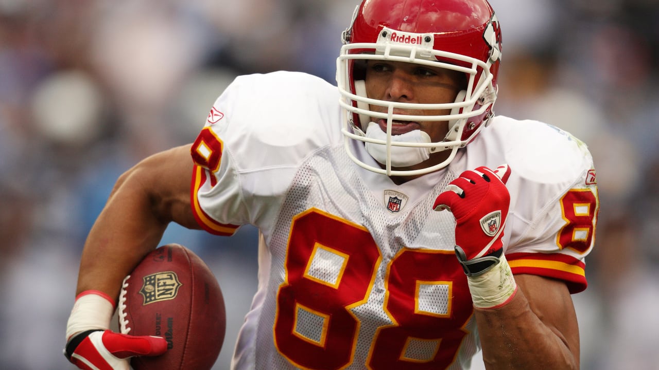 Former Chiefs Star Tony Gonzalez 'Immensely' Enjoying New