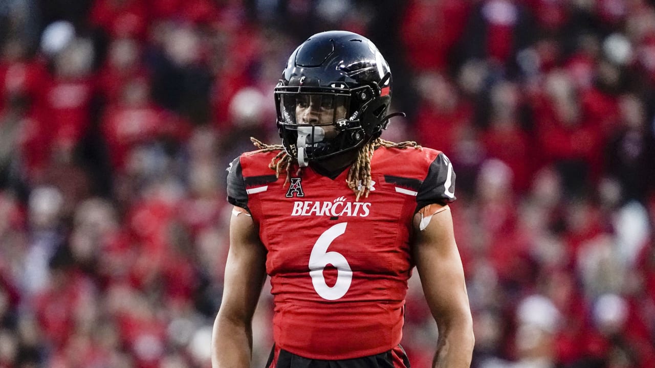 Cincinnati Bearcats' helmets came off several times at Arkansas