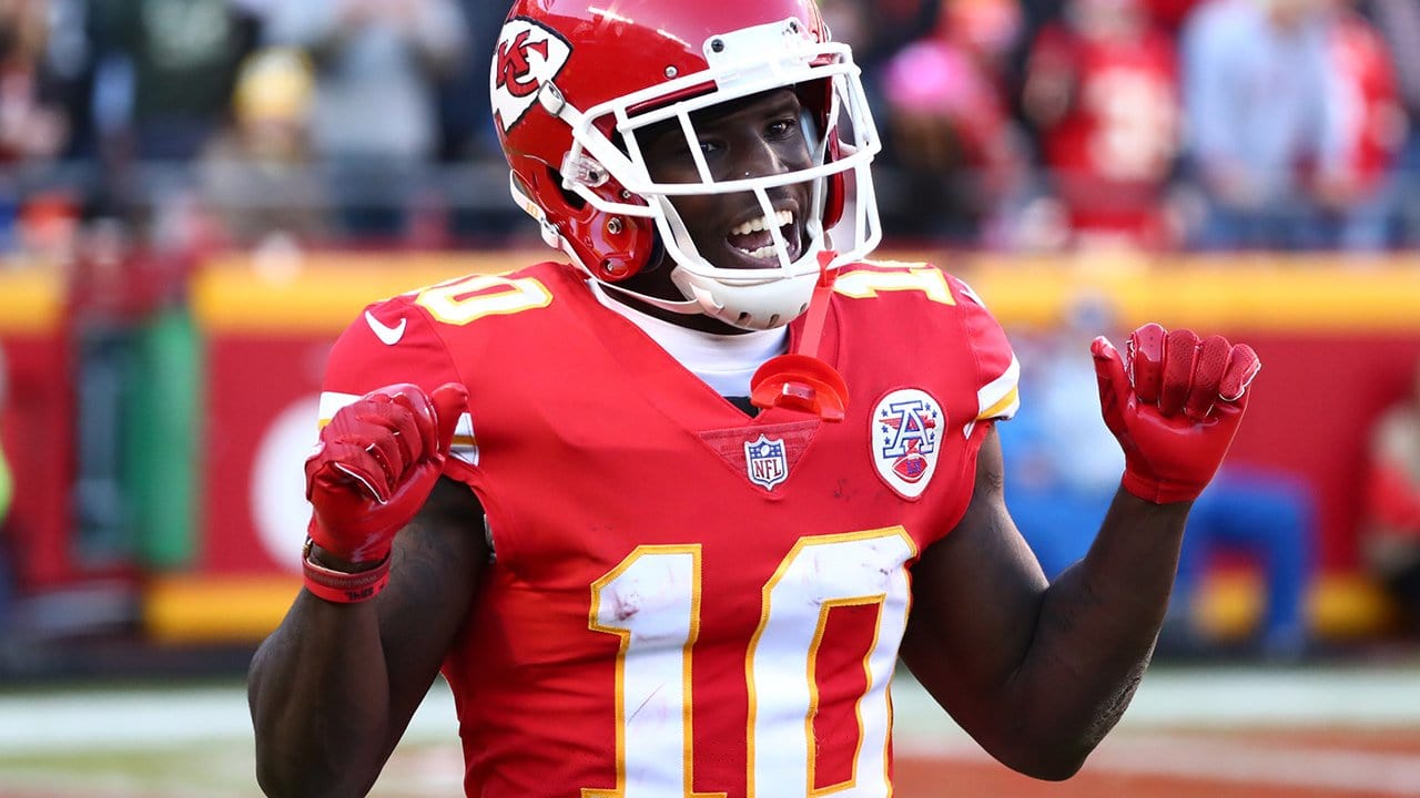 freeD Tyreek Hill Gets the Edge For 44 Yard Catch