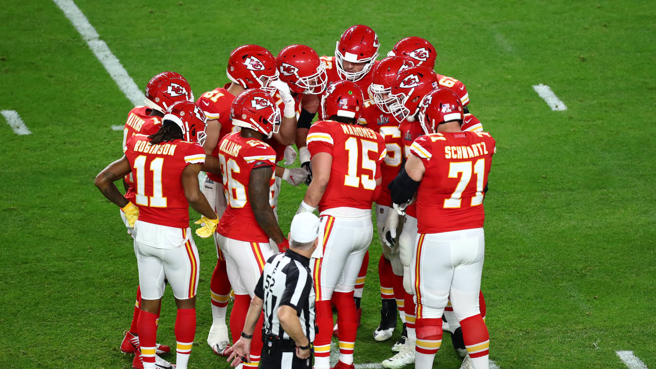 Chiefs Offense Unveils WILD Formation for Fourthdown Pickup