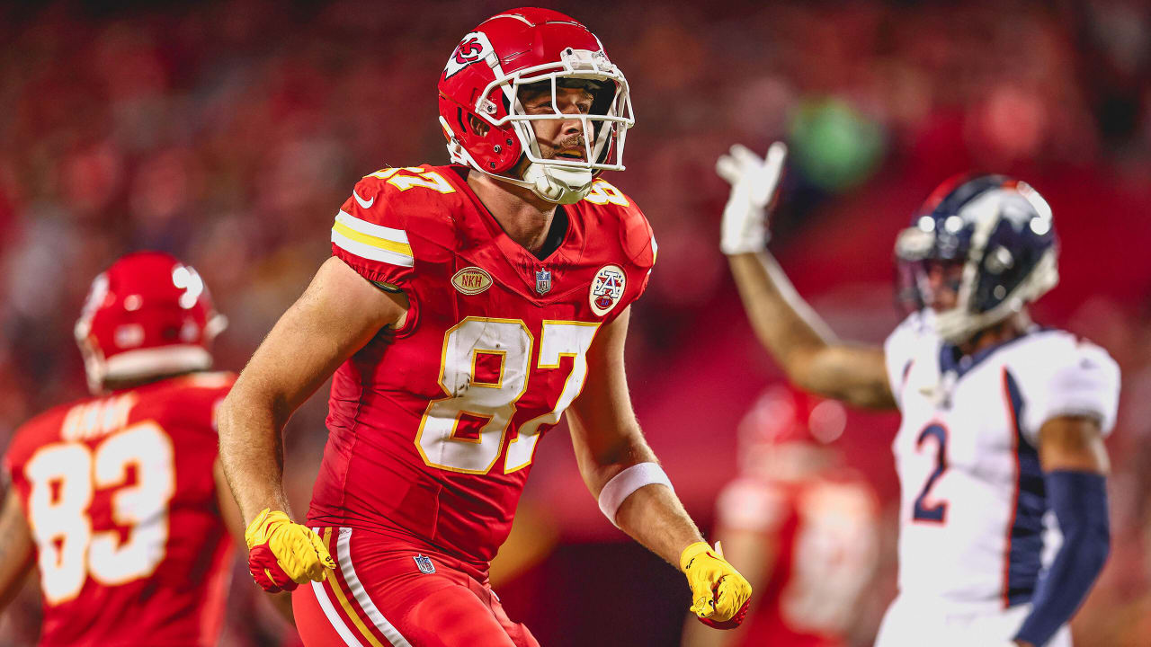 Next Gen Stats Travis Kelce Weaves through Middle for 40yard Gain