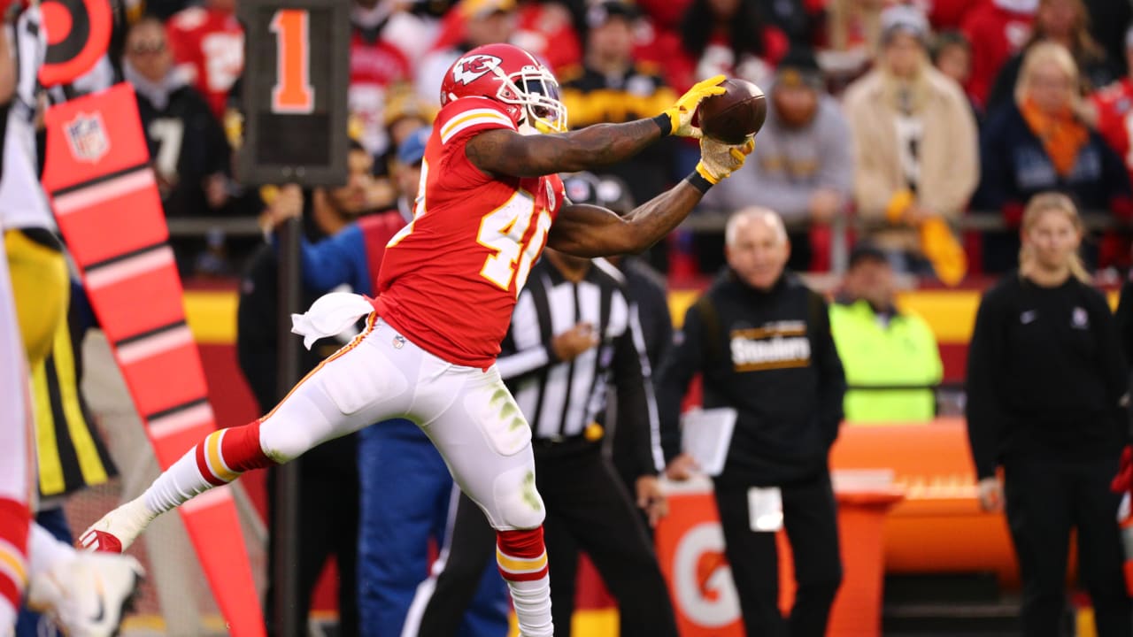 Chiefs' Patrick Mahomes gave Derrick Gore his first touchdown ball -  Arrowhead Pride