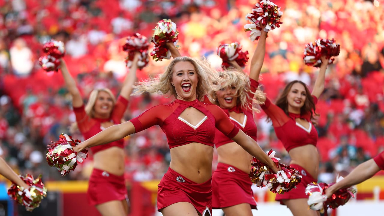 Chiefs, mother and daughter, celebrate 60 seasons of cheer with