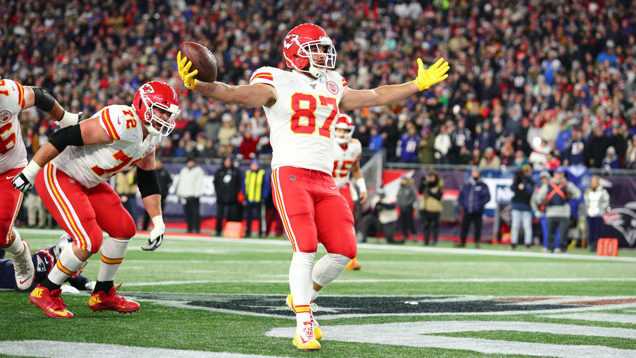 TRICKERY! Travis Kelce Lines up in Wildcat Formation for Touchdown Run