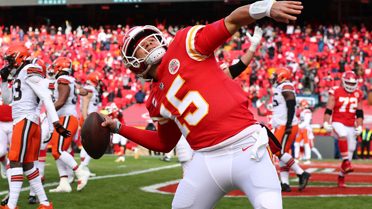 Photos: Game Action from Divisional Playoffs | Chiefs vs ...
