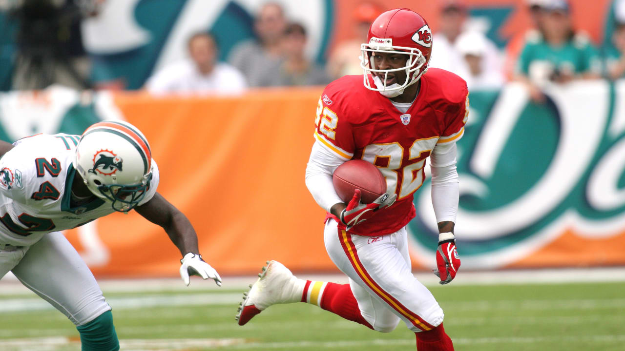 Chiefs add wide receiver Dante Hall to their Ring of Honor