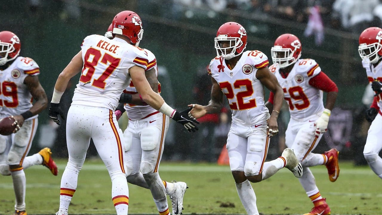 Photo Gallery: Chiefs Vs. Raiders Game Action