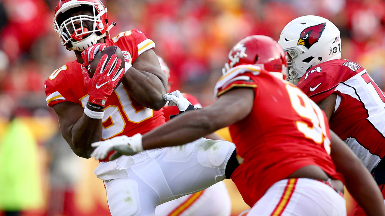 LOOK: Chiefs LB Leo Chenal recovers fumble vs. Browns