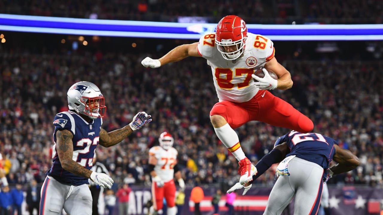 Travis Kelce Hurdles Duron Harmon on 17yard Catch and Run