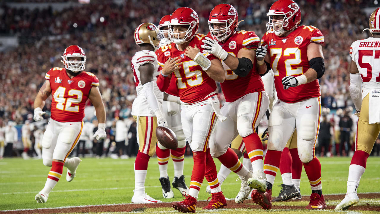 patrick mahomes is wearing red dress and black helmet with sprint