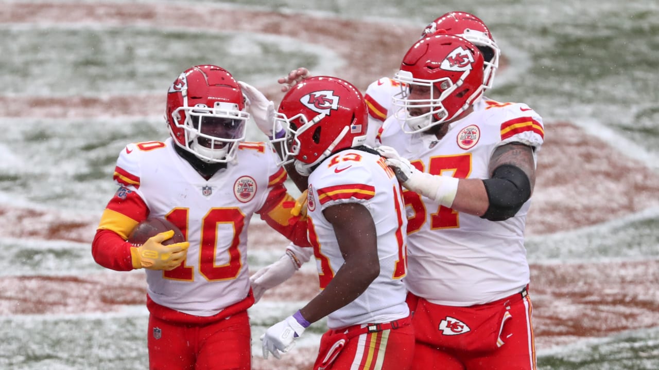 TOUCHDOWN Tyreek Hill Dives into the Endzone for a 10Yard Score