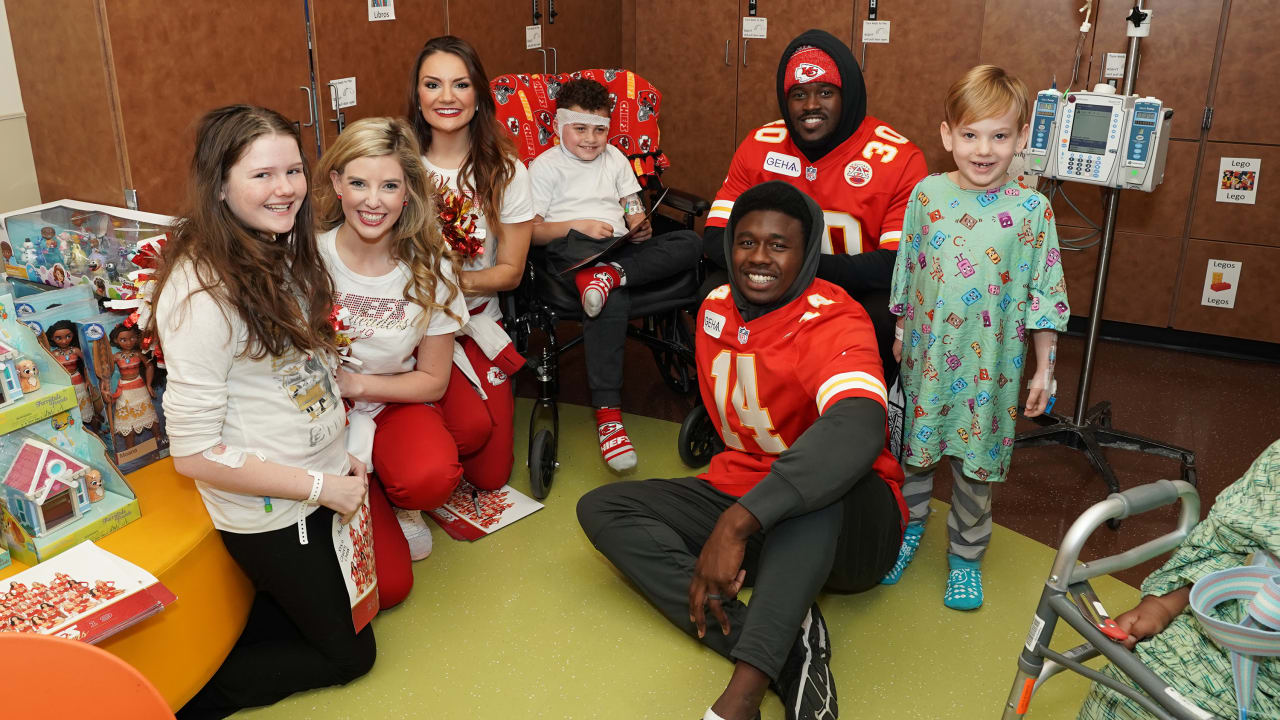 Chiefs Lift Kids Spirits With Visit To The University Of Kansas Health System Pediatric Wing