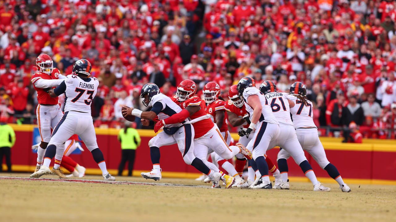 SACK Khalen Saunders Is an Indomitable Force on Sack of Russell Wilson