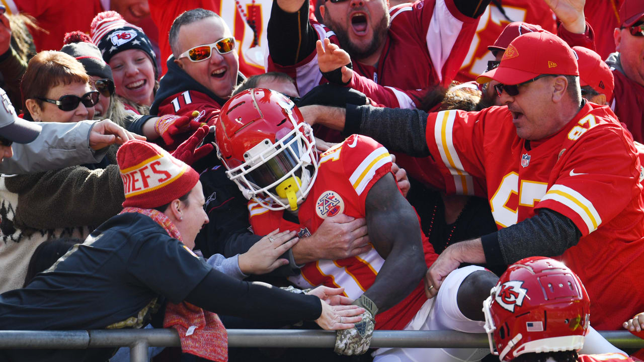 Chiefs don't need Tyreek Hill to dominate Cardinals