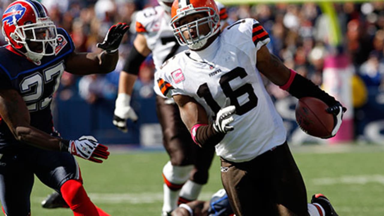 Raiders release versatile kick returner Josh Cribbs