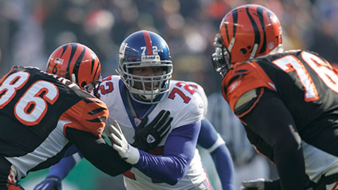 2013 NFL Free Agency: Falcons Sign Osi Umenyiora To Two-Year Deal