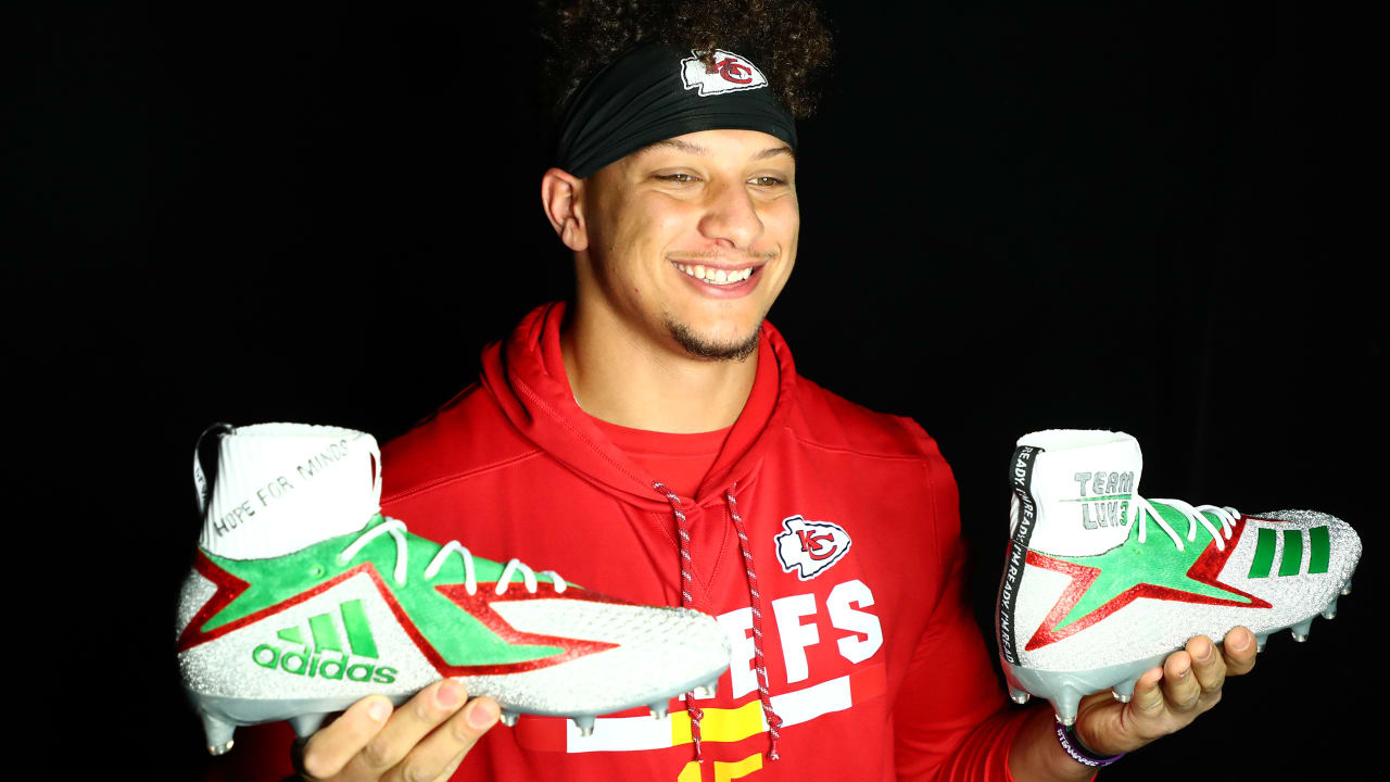 patrick mahomes football cleats